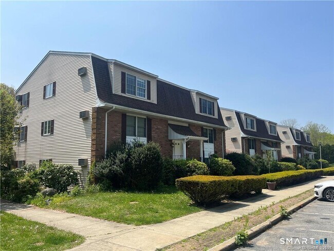 Building Photo - 302 Boston Post Rd