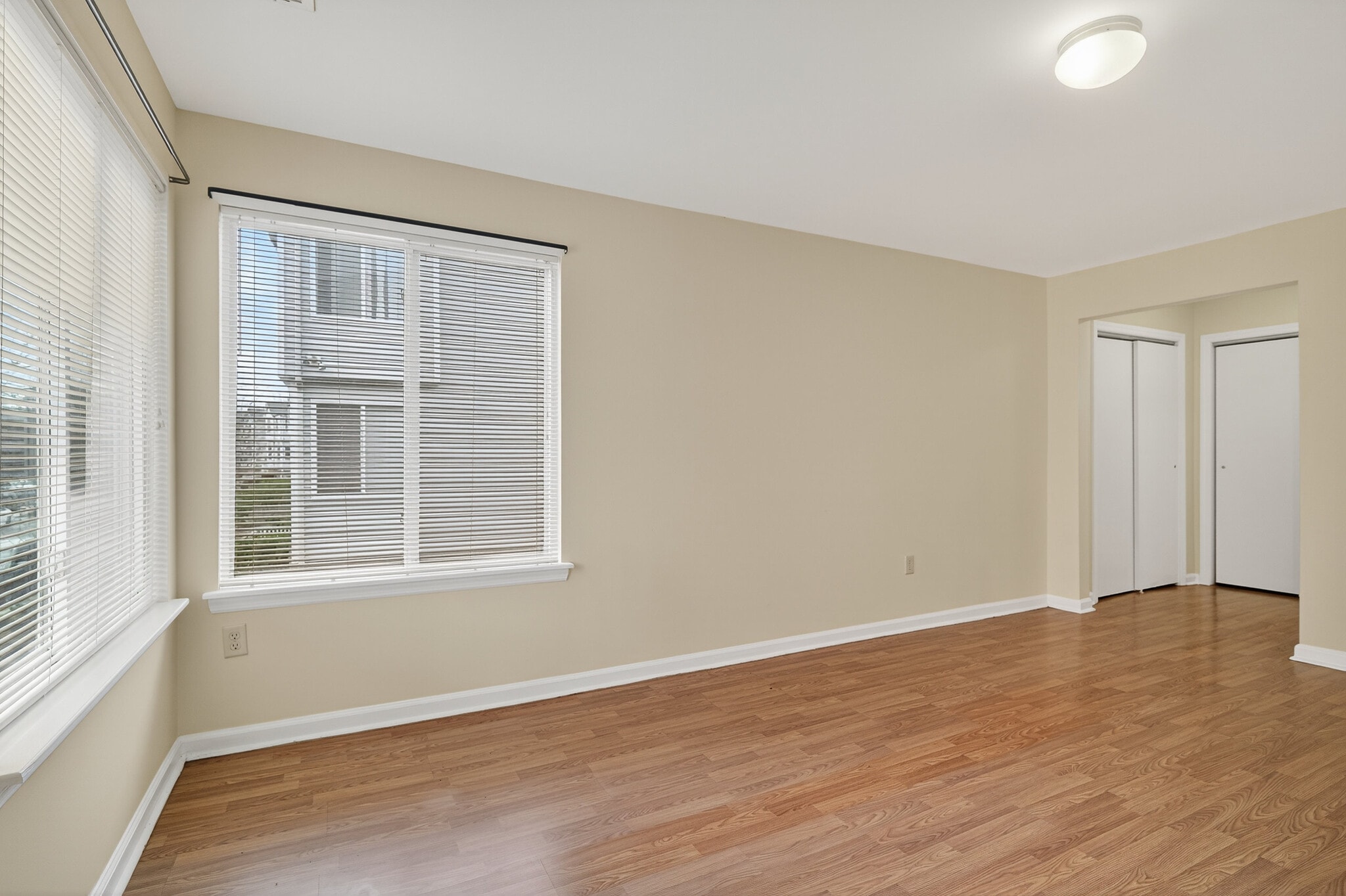 Building Photo - 802 Jesse Way