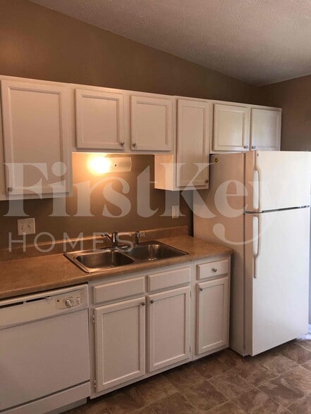 Building Photo - 3961 Bonn Dr