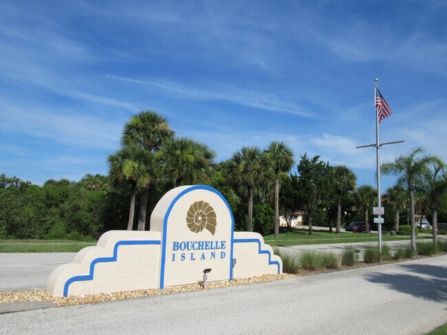 Building Photo - 468 Bouchelle Dr