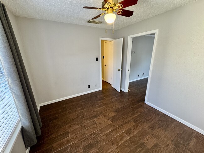 Building Photo - 7706 Sandia Bluff