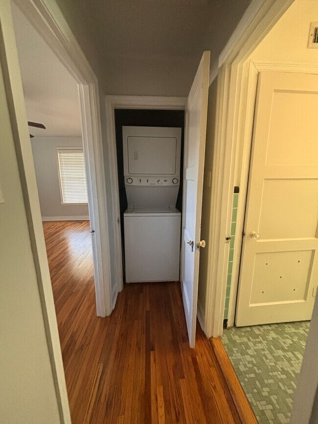 Building Photo - Cute 2 bedroom Hillcrest Bungalow