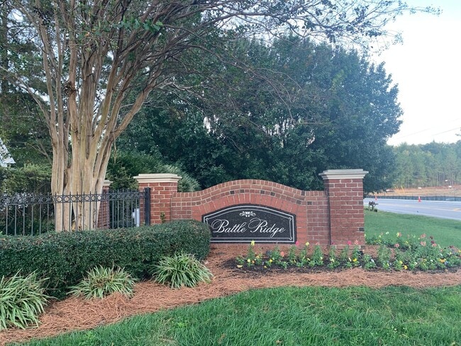 Building Photo - Amazingly Spacious Residence, Available Now!