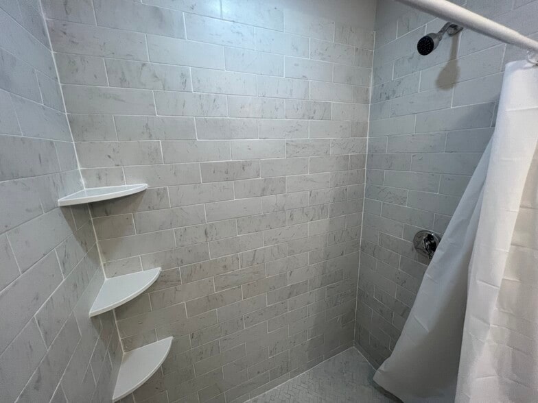 Building Photo - 372 Oxford St