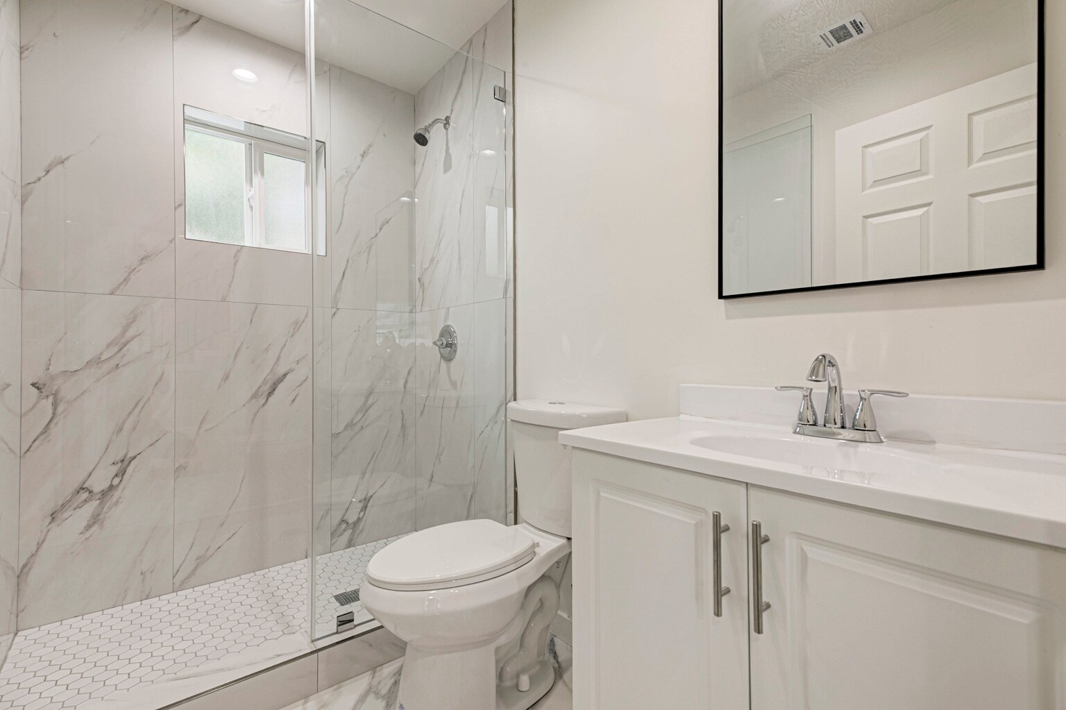 Building Photo - 15557 Wyandotte St