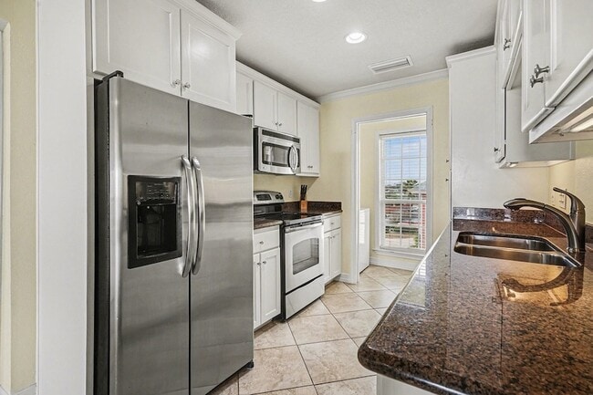 Building Photo - 7000 Seawall Blvd