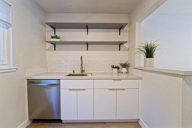 Building Photo - 265-271 N 6th St