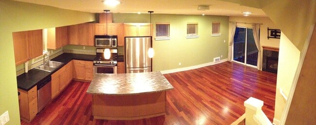 Building Photo - 3bd/2.25ba Seattle Home