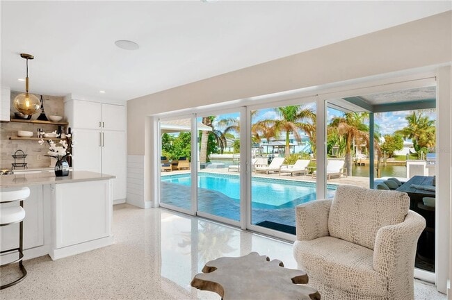 Building Photo - 807 Snug Island