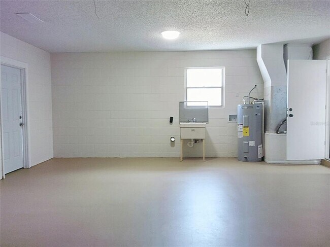 Building Photo - 1669 Tarrytown Ave