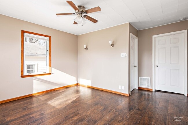 Building Photo - 480 W Grand Ave