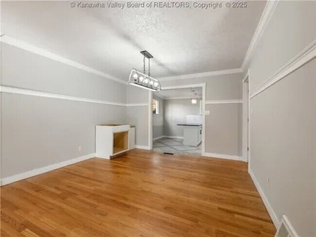 Building Photo - 1501 Knob Rd