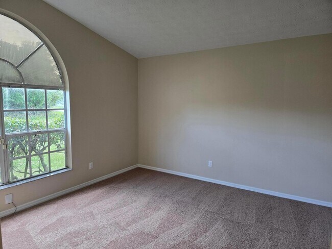 Building Photo - 2601 SE Creston Ln