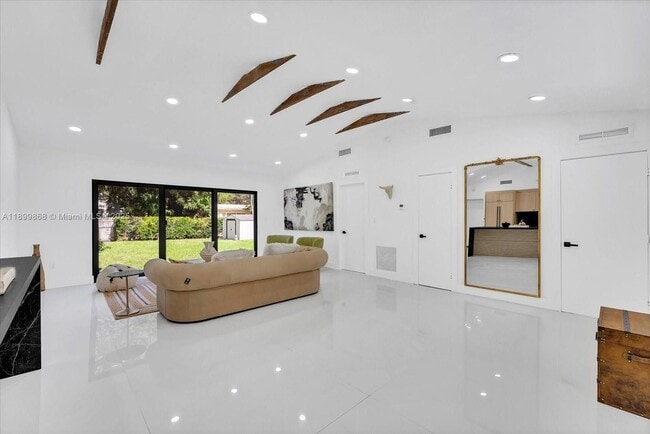 Building Photo - 125 NE 107th St