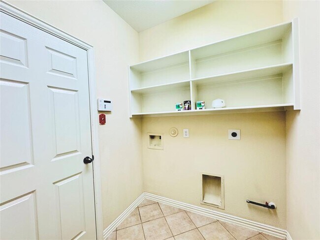 Building Photo - 23247 Dewflower Dr