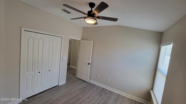 Building Photo - 2735 Woodsdale Dr