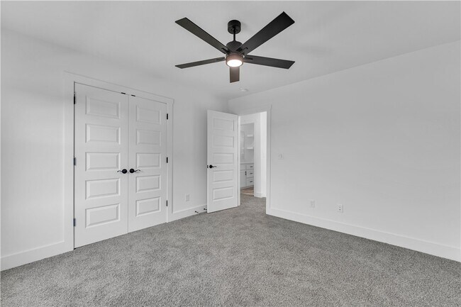 Building Photo - 7001 SW Basswood Ave