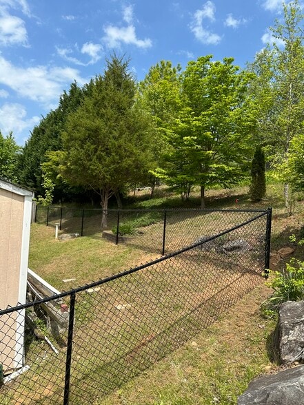 Fenced backyard - 1524 Hawkcrest Ln
