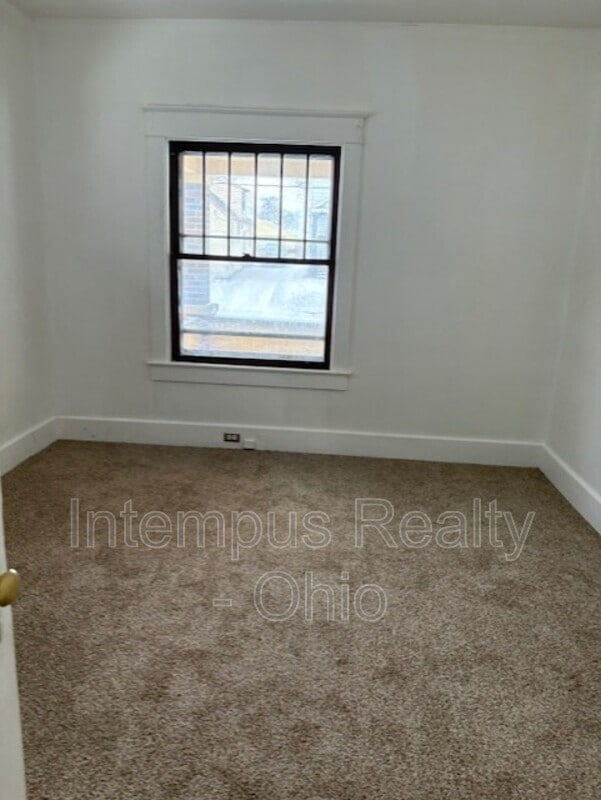 Building Photo - 633 Cassius Ave