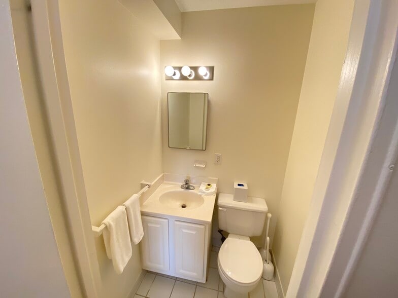 1/2 Bath - 185 Freeman St