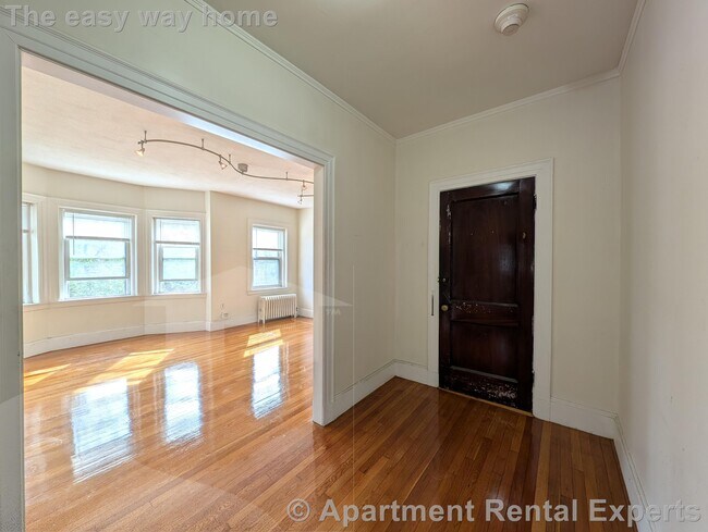 Building Photo - 163 Summer St