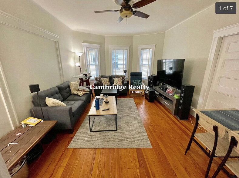 Primary Photo - 39 Hall Ave
