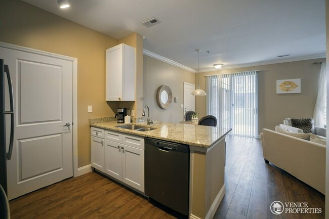 Building Photo - One Bedroom With Garage near Grandview
