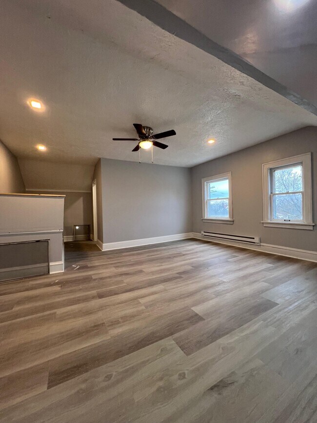 Building Photo - 2215 Goodnor Rd