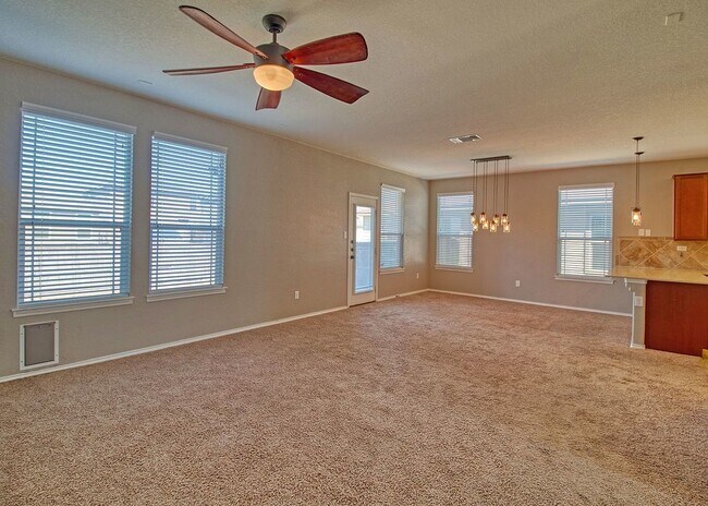 Building Photo - Large 4/3/2 Home in West Village at Creekside!