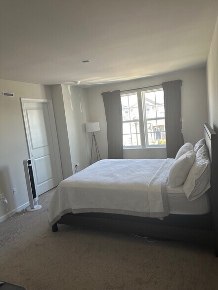 Building Photo - 17 Nelsons Way