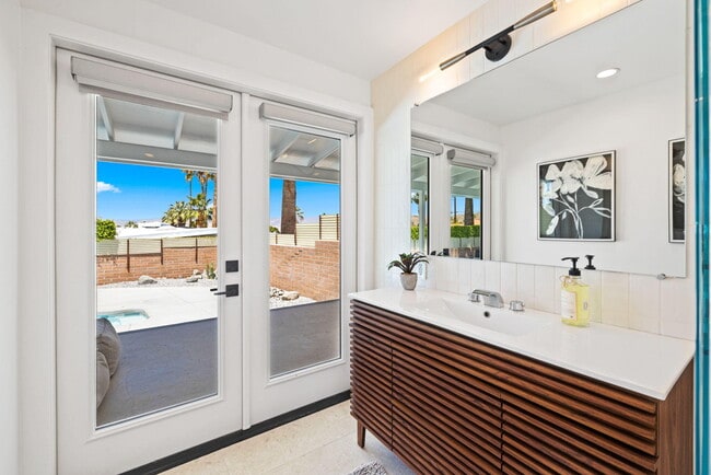 Building Photo - 38951 Bel Air Dr