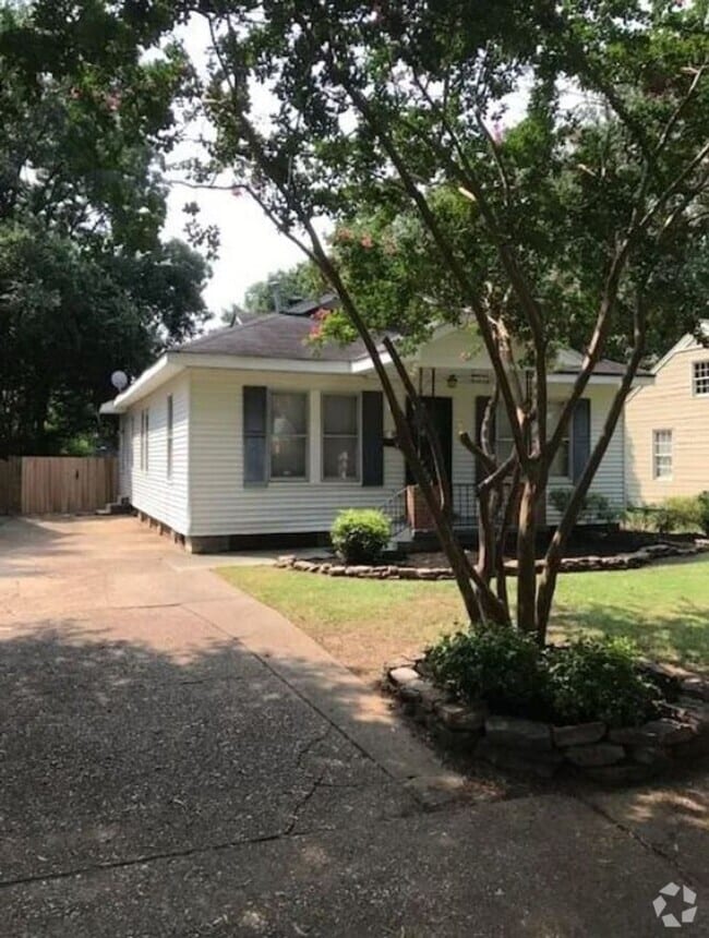 Building Photo - 2BD/1BA Home located near the University o...