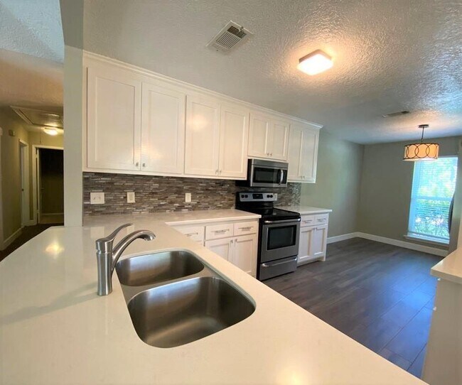 Building Photo - 29022 Cherrywood Ln