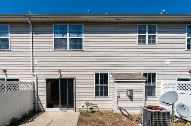Building Photo - 25 Blake Dr