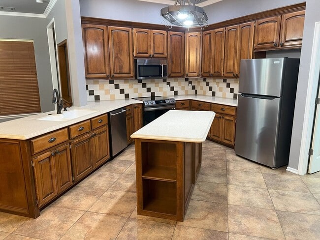 Building Photo - (3) Bed/(2) Bath + Study and Safe Room in ...
