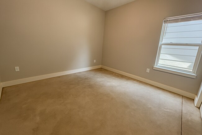 Building Photo - 2518/20 W 55th