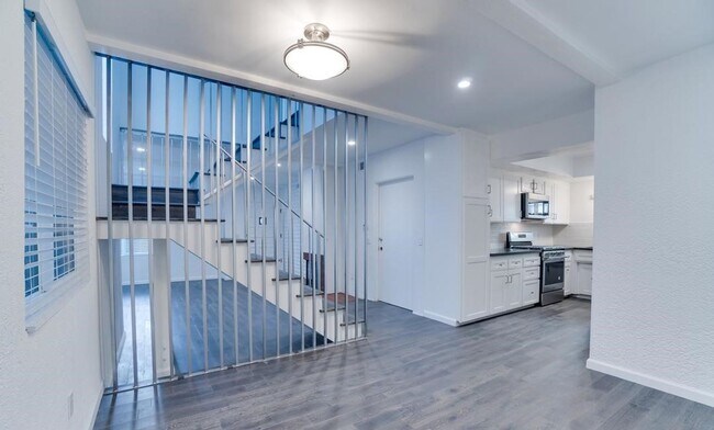 Building Photo - 16-18 REEF ST.