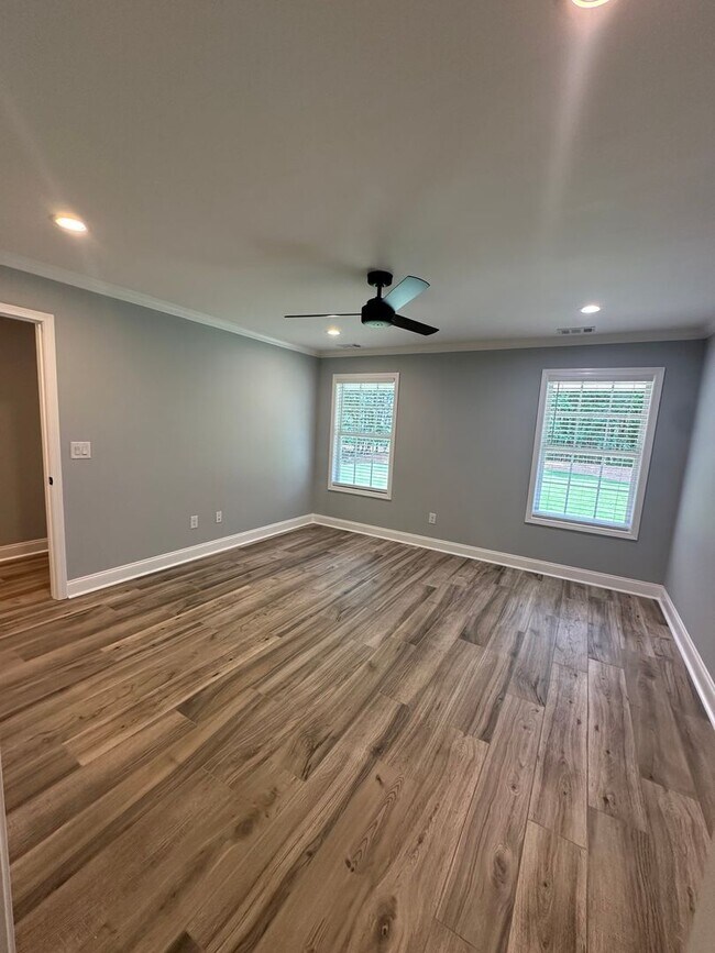 Building Photo - New 3 Bedroom Home in 30506!