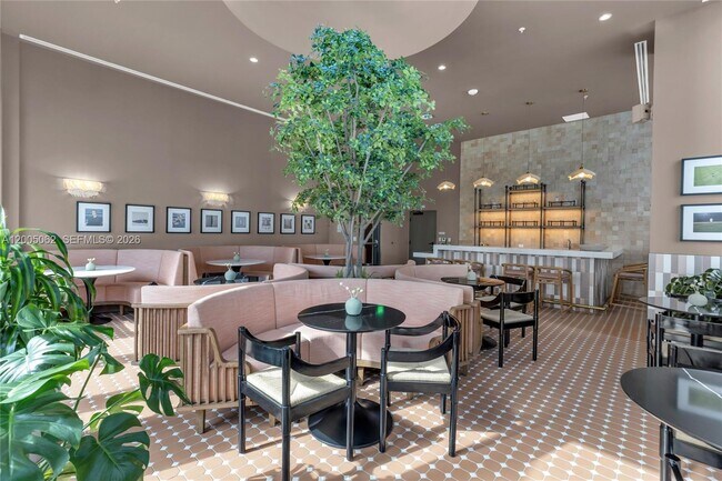 Building Photo - 11 NE 6th St