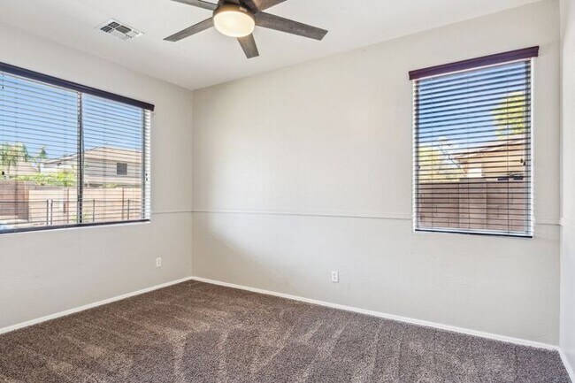 Building Photo - Beautiful 5 Bedroom 3 Bath home