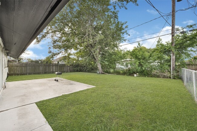 Building Photo - 3806 Kaplan Dr