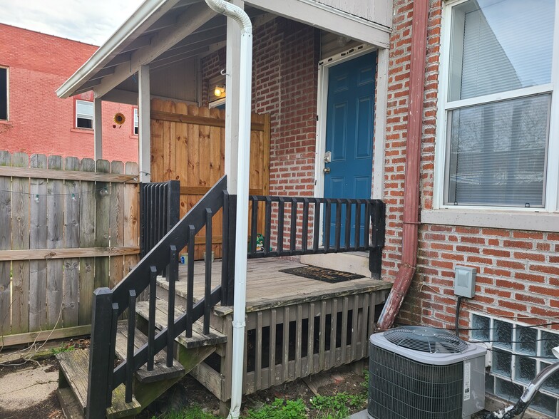 Building Photo - 366 Gilbert St