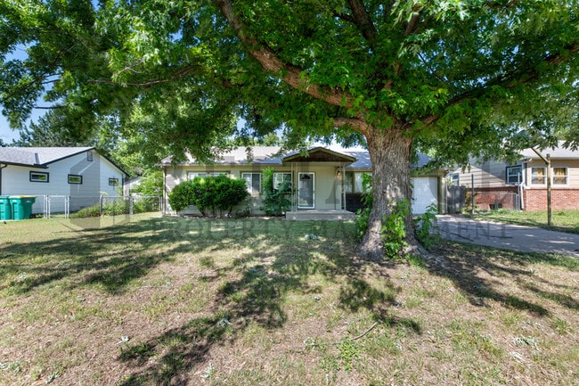 Building Photo - 749 N Westridge Dr