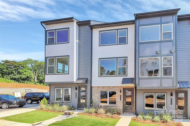 Building Photo - 5731 Castlerea Dr