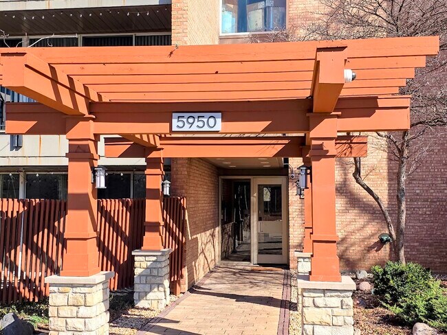 Building Photo - 5950 Oakwood Dr