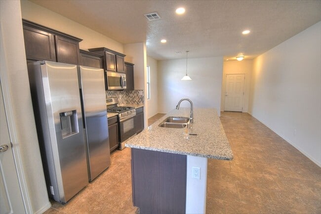 Building Photo - RIo Rancho at it BEST !!!