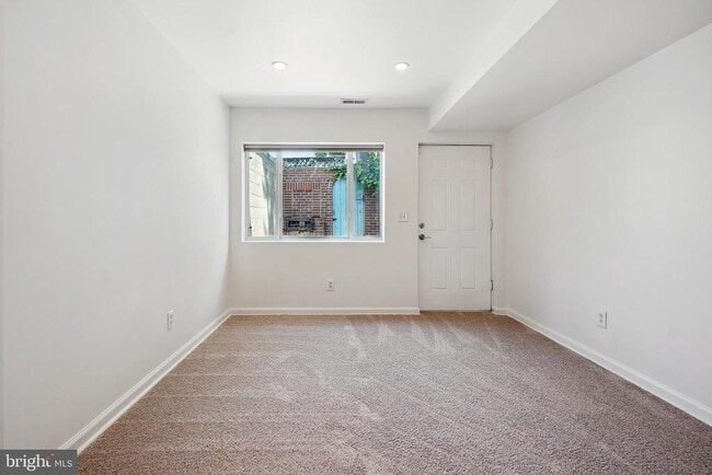 Building Photo - 307 8th St NE