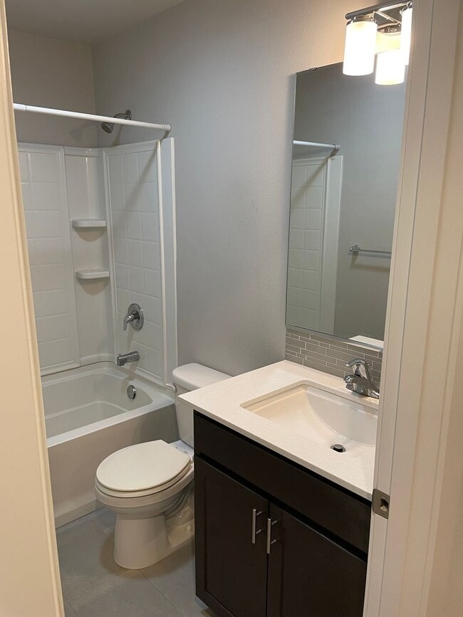 Building Photo - Stunning 3 bedroom 2.5 bathroom Townhome in Bothell!