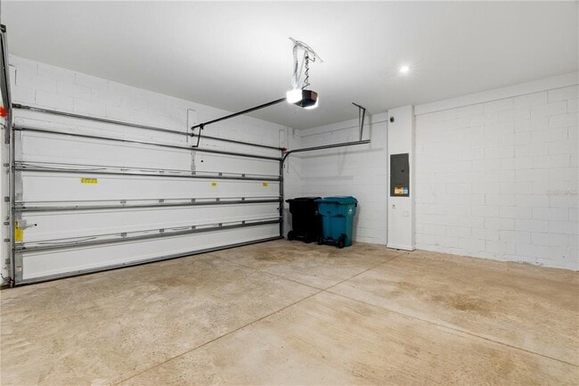 Building Photo - 9844 Walkway Dr