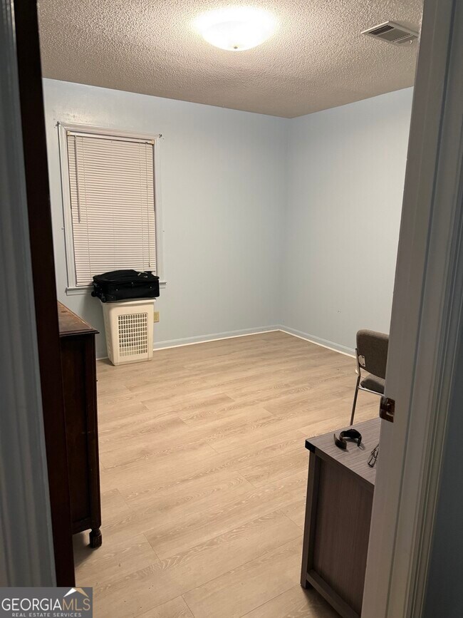 Building Photo - 101 Smoke Rise Dr